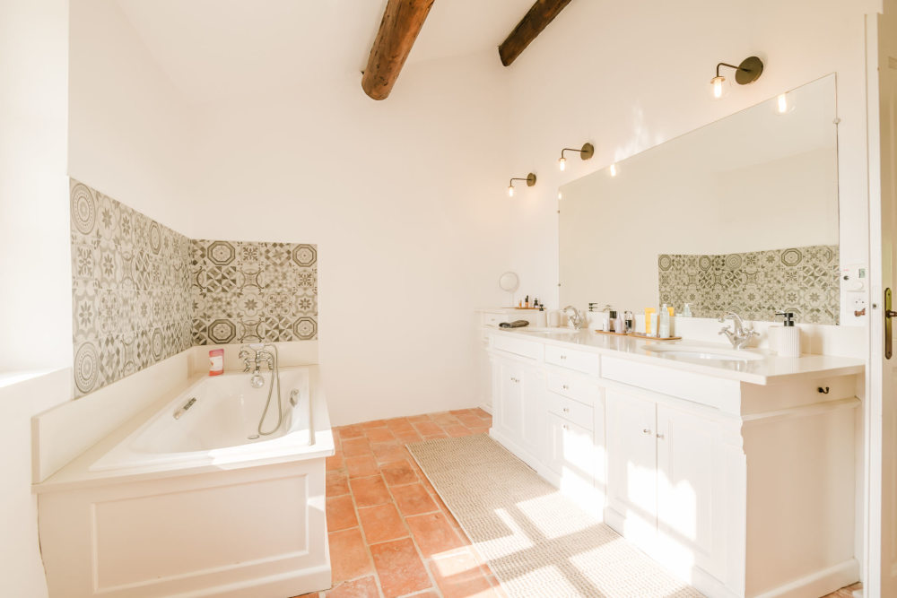 Photographs of Mas des Cinq Sens villa in Provence - Image 21 of 37