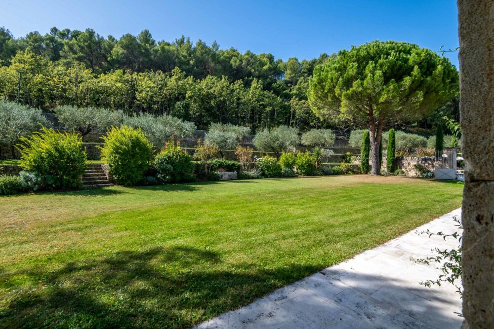 Photographs of Mas de Lacoste villa in Provence - Image 20 of 64