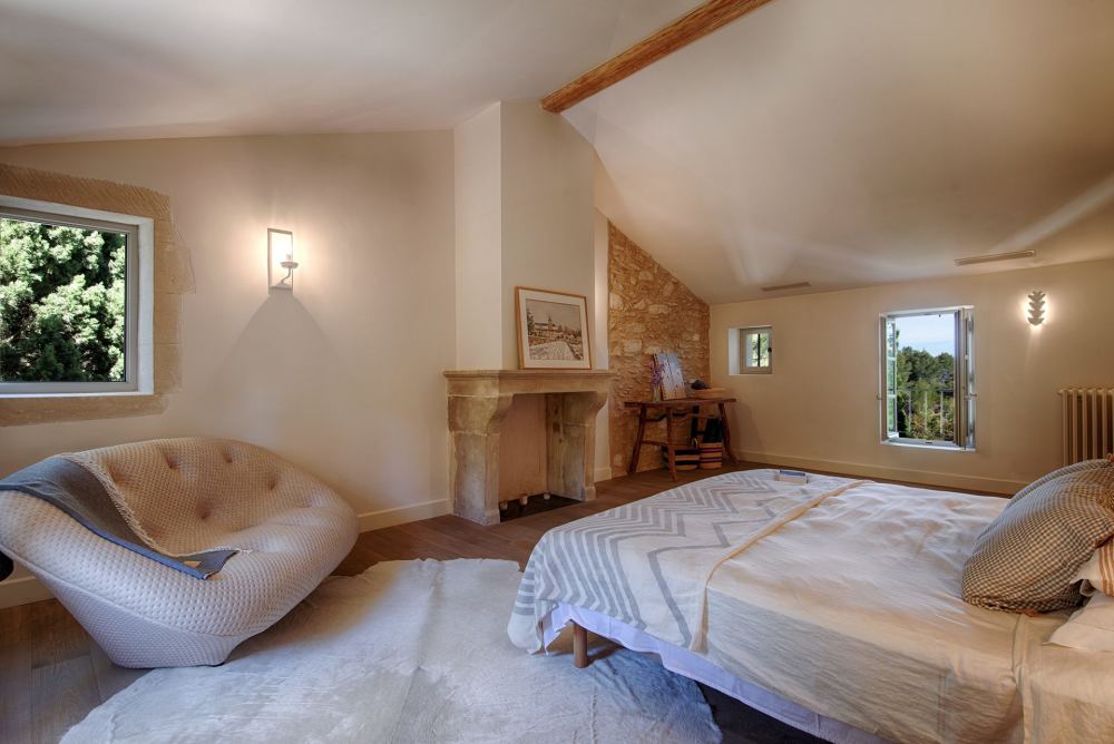 Photographs of Mas Daudet villa in Provence - Image 16 of 40