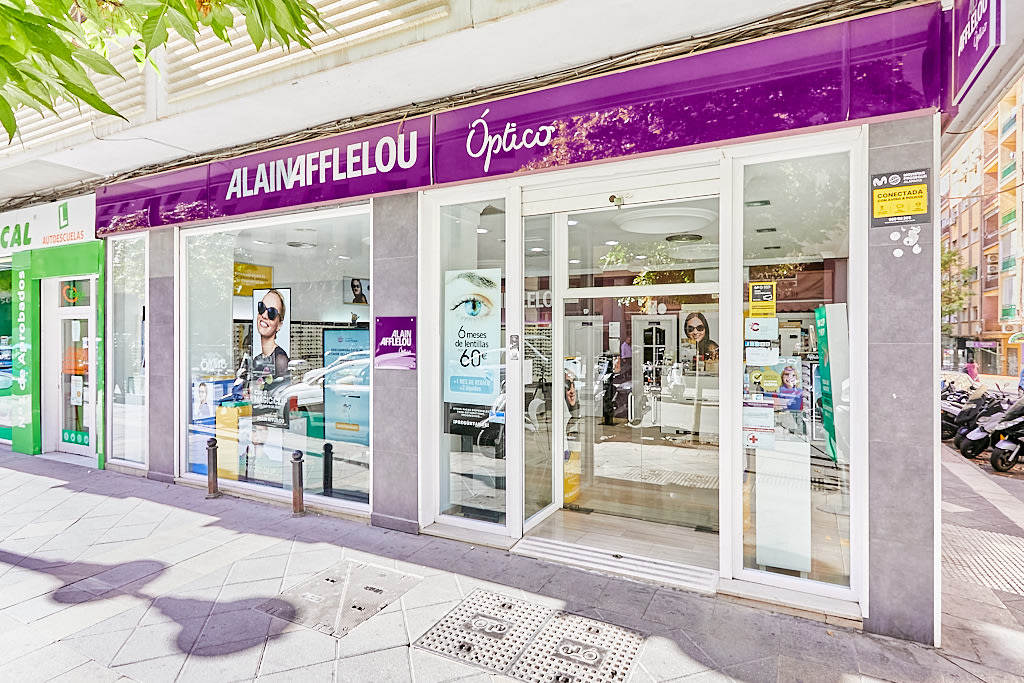 Tienda Óptico C/ PEDRO ANTONIO DE ALARCON  43 18004 GRANADA exterior