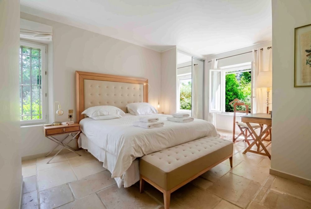 Photographs of Mas du Grelot villa in Provence - Image 32 of 39