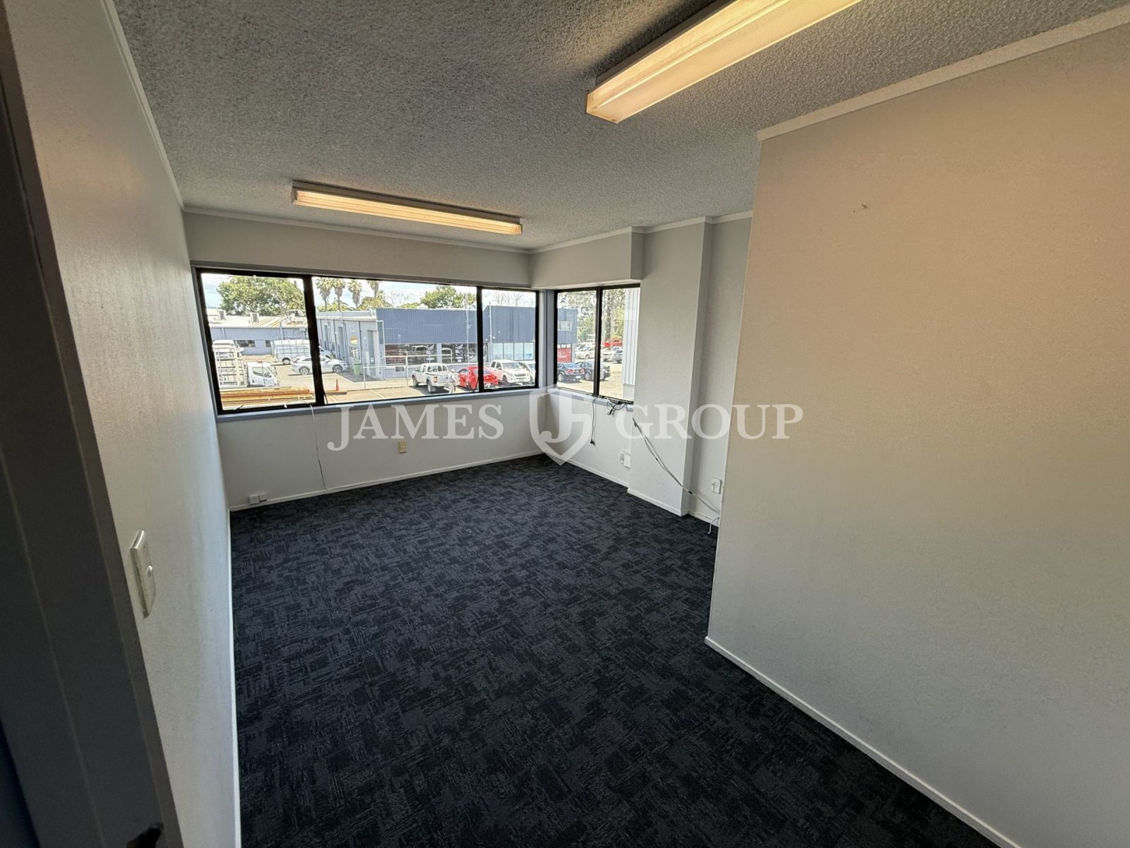 Freshly Refurbished Unit In Central East Tamaki