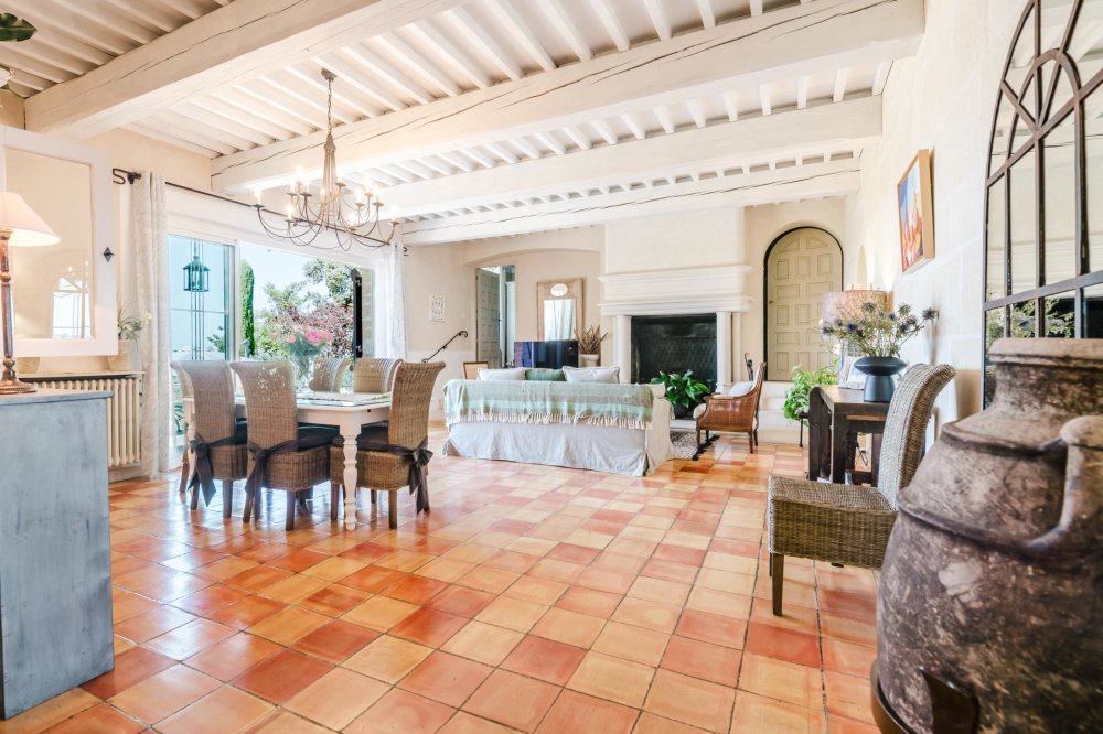 Photographs of Mas des Rocailles villa in Provence - Image 7 of 41