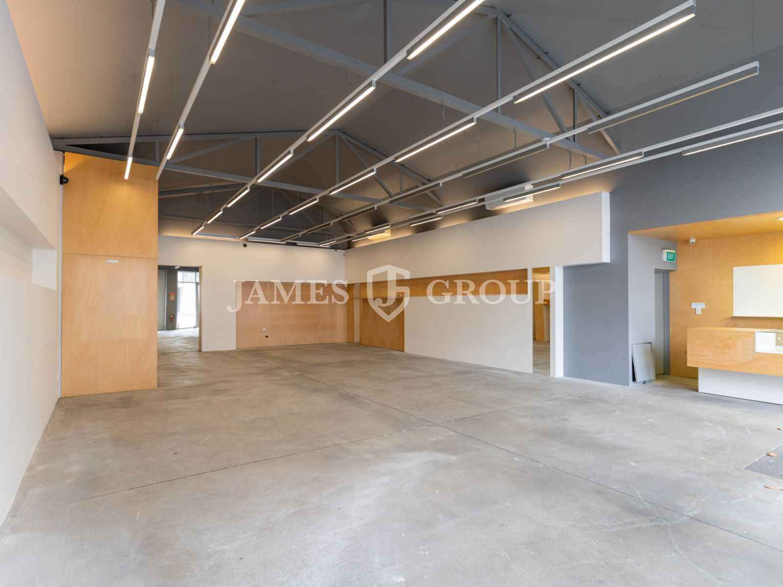 Modern Open Plan Retail With Strong Foot Traffic