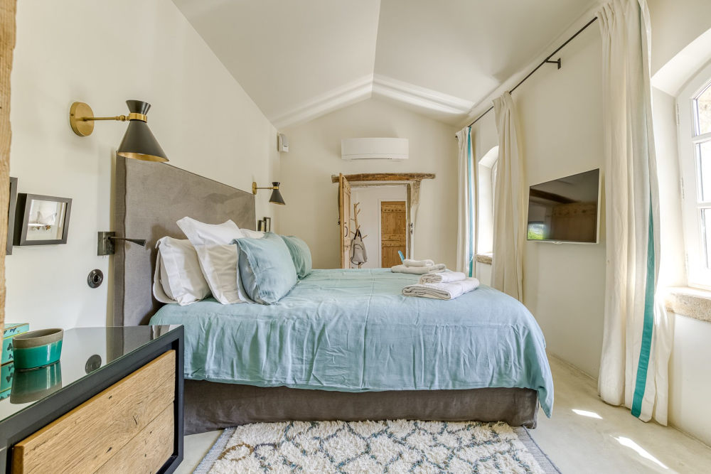 Photographs of Le Mas des Amandiers villa in Provence - Image 35 of 41