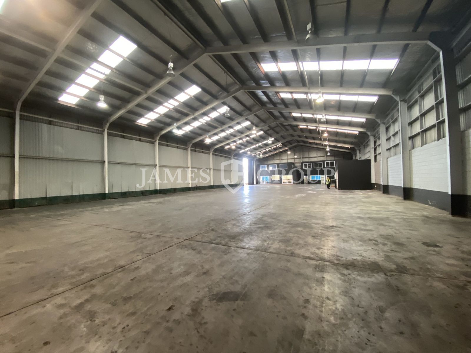 1450m² High Profile Building & Yard