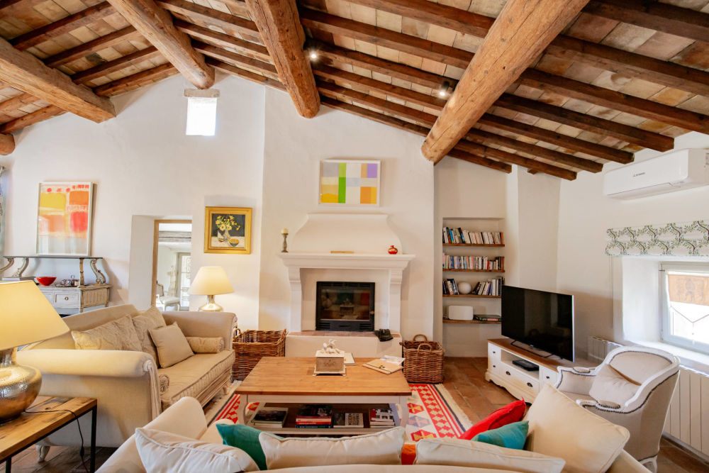 Photographs of Mas du Real villa in Provence - Image 6 of 36
