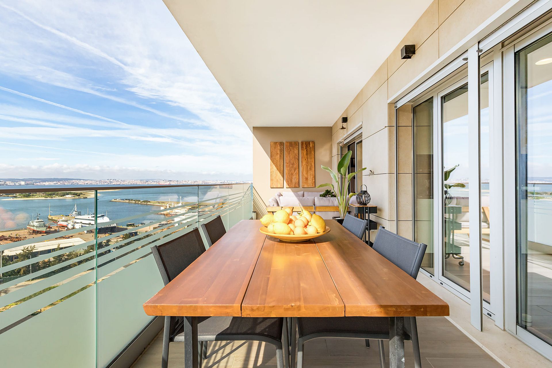 3 bed Apartment For Sale in Seixal Municipality, Lisbon Metropolitan Area