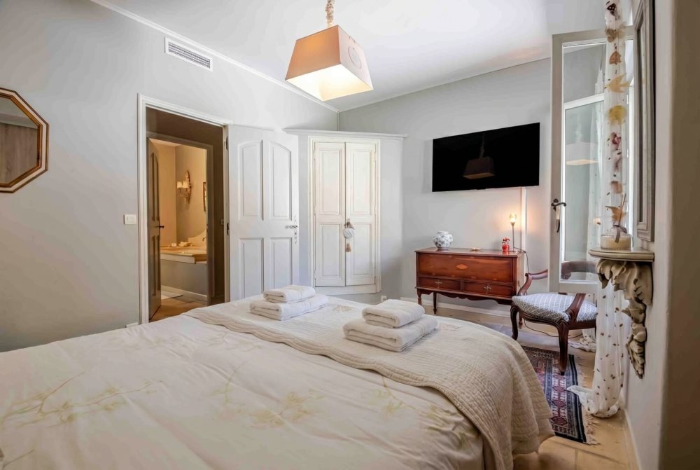 Photographs of Mas du Grelot villa in Provence - Image 23 of 39