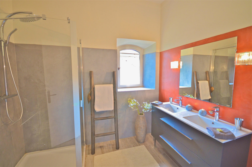 Photographs of La Cour villa in Provence - Image 17 of 34