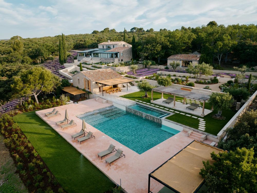 Photographs of La Bastide des Collines villa in Provence - Image 1 of 51