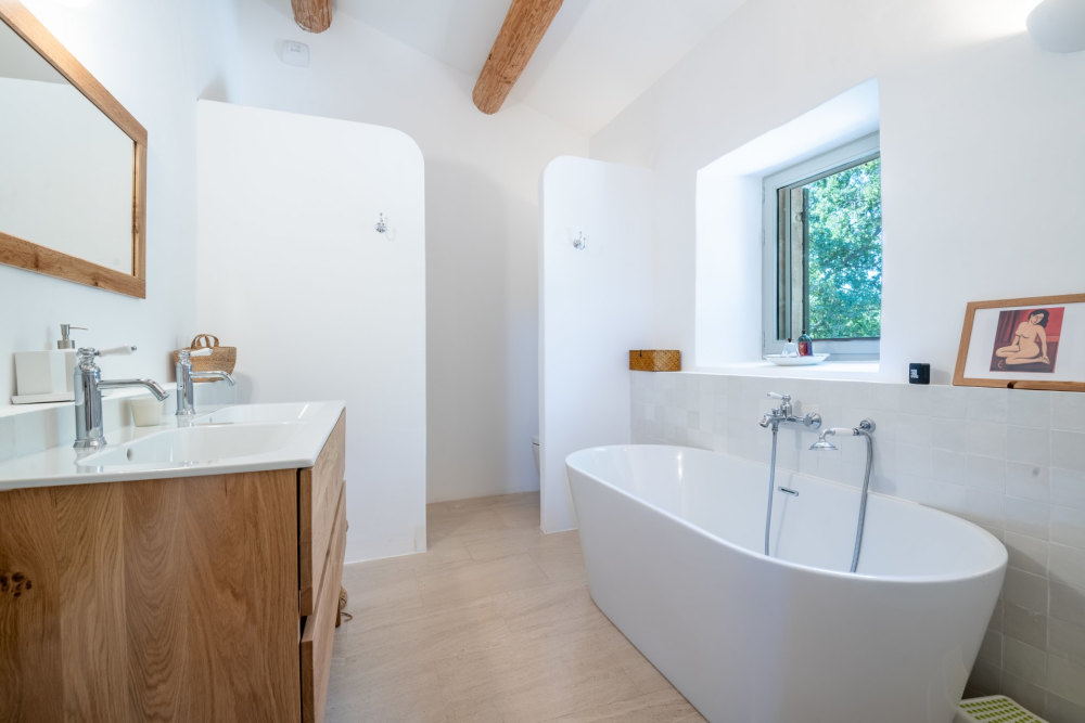 Photographs of Mas les Gardiols villa in Provence - Image 23 of 43