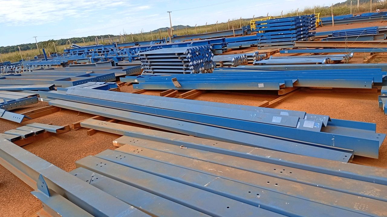 Lot of Metal Structures / Street 4/ BOX E17