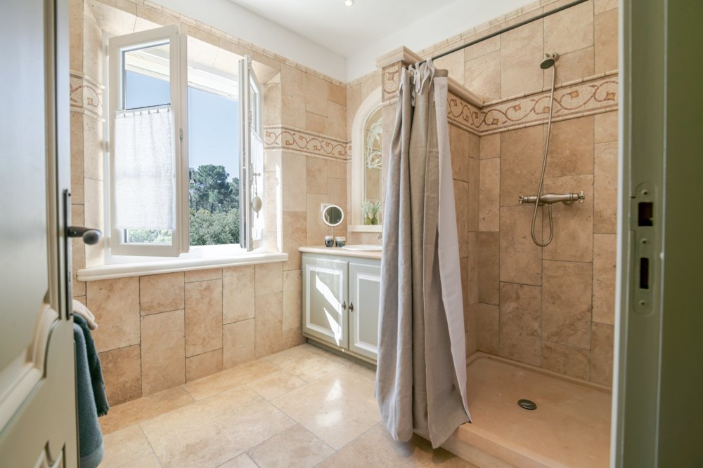 Photographs of Mas de l’Ecrin villa in Provence - Image 38 of 50