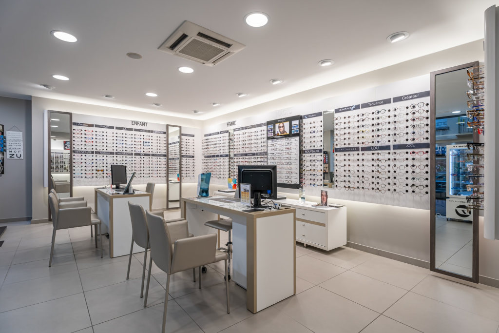 Magasin Opticien 27-29 rue Saint Nicolas 50200 COUTANCES intérieur