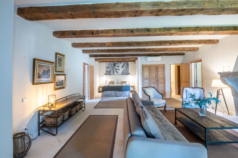 Photographs of Mas de Lacoste villa in Provence - Image 56 of 64