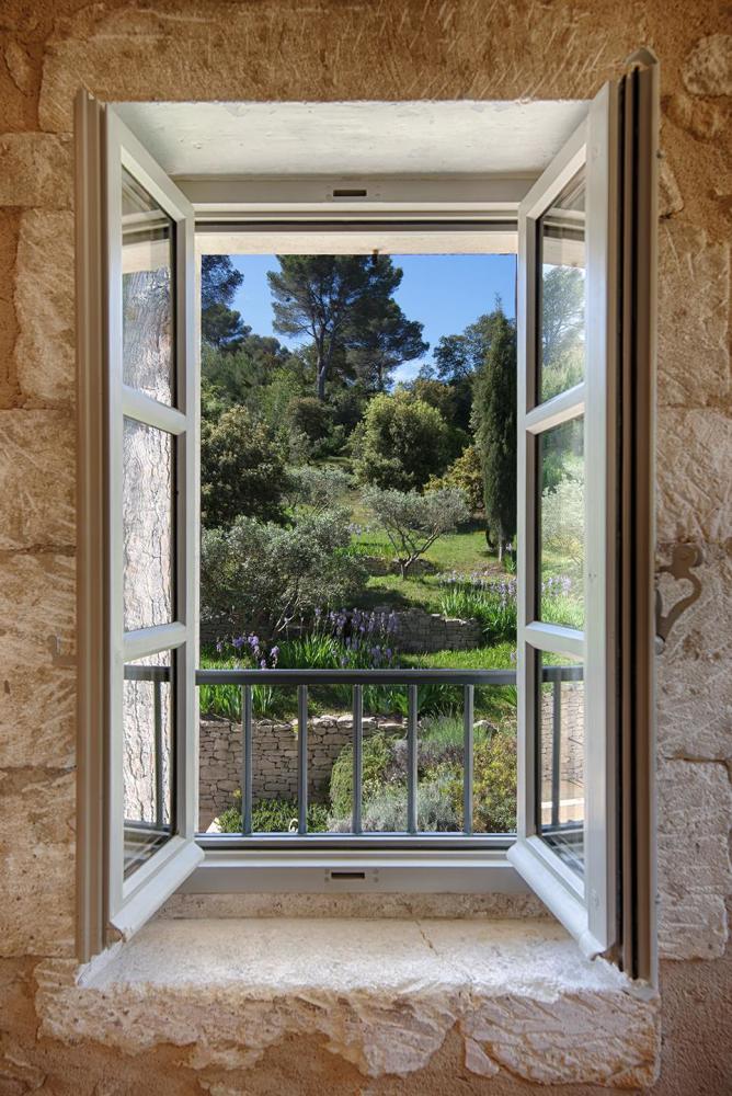 Photographs of Mas Daudet villa in Provence - Image 15 of 40
