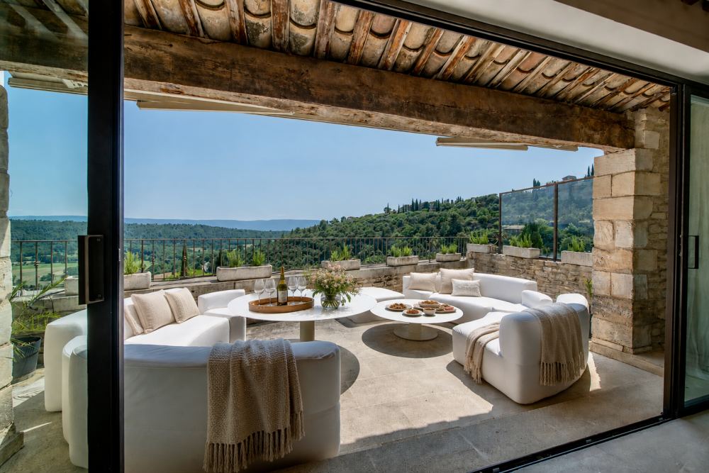 Photographs of Mas de la Reine villa in Provence - Image 7 of 41