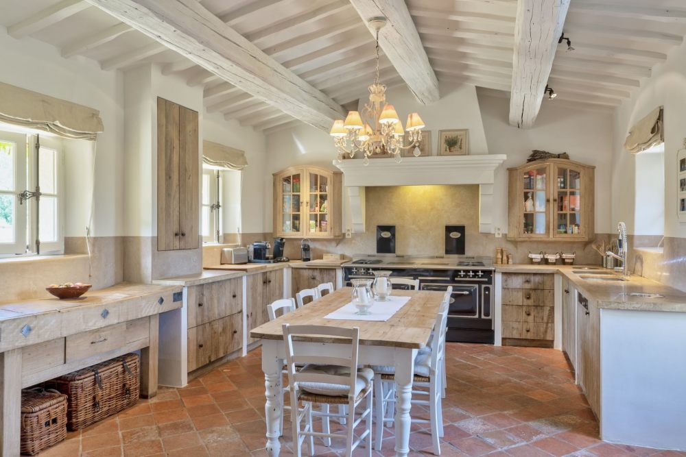 Photographs of Mas de la Quietude villa in Provence - Image 9 of 48