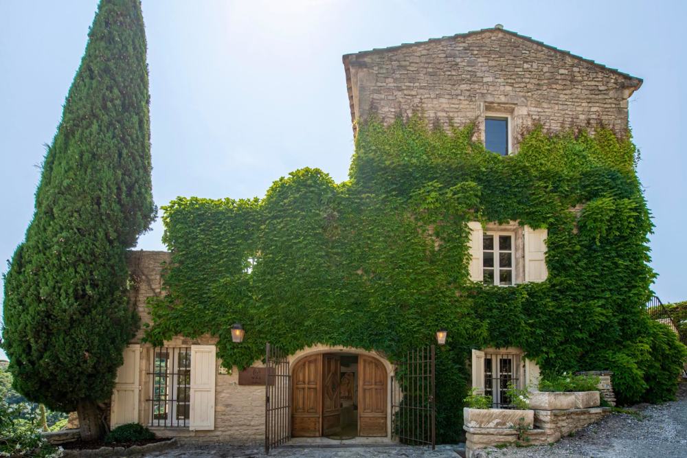 Photographs of Mas de la Reine villa in Provence - Image 41 of 41