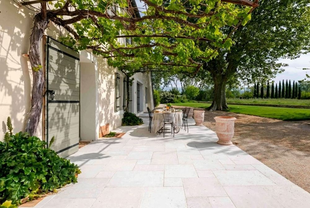 Photographs of New! Mas des Lumières villa in Provence - Image 4 of 40