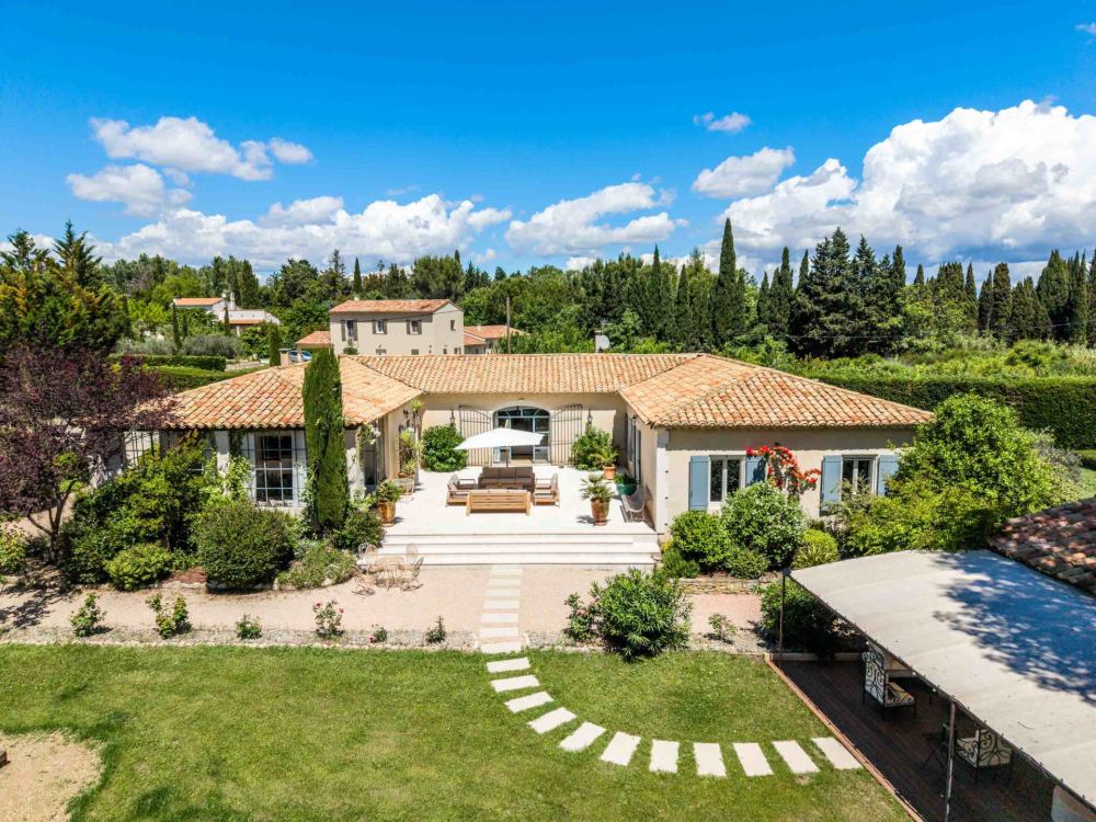 Photographs of Mas du Grelot villa in Provence - Image 1 of 39