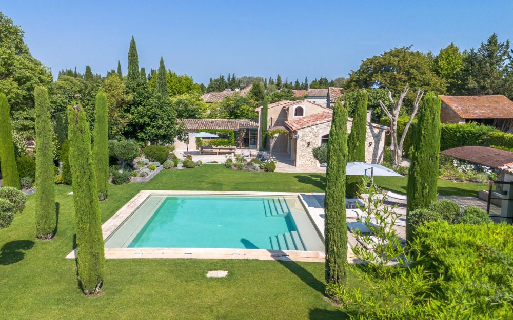 Photographs of Les Jardins d’Eygalières villa in Provence - Image 1 of 42