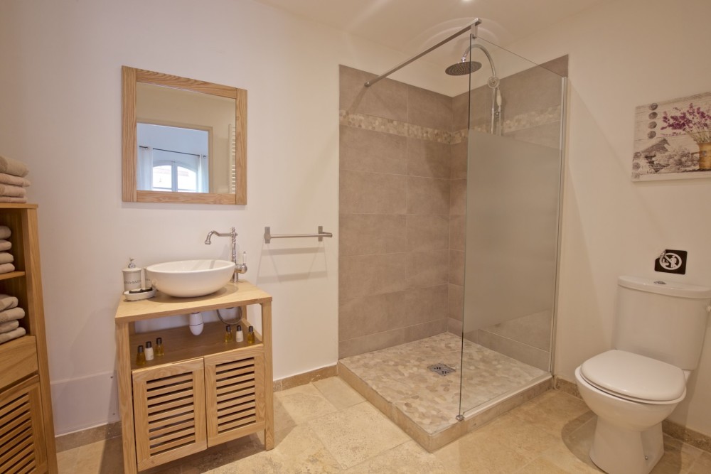 Photographs of Mas des Marguerites villa in Provence - Image 27 of 43