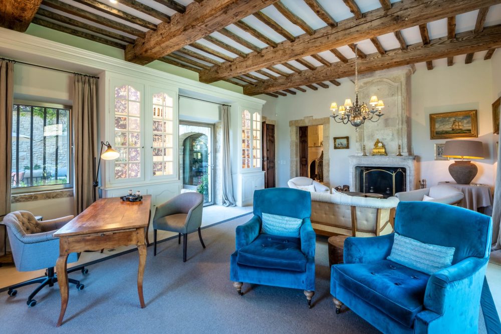 Photographs of Mas de Lacoste villa in Provence - Image 9 of 64
