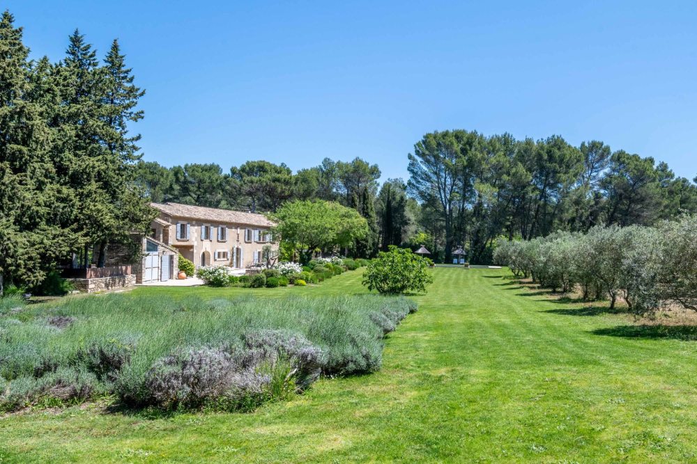 Photographs of Mas de la Clairiere villa in Provence - Image 5 of 48