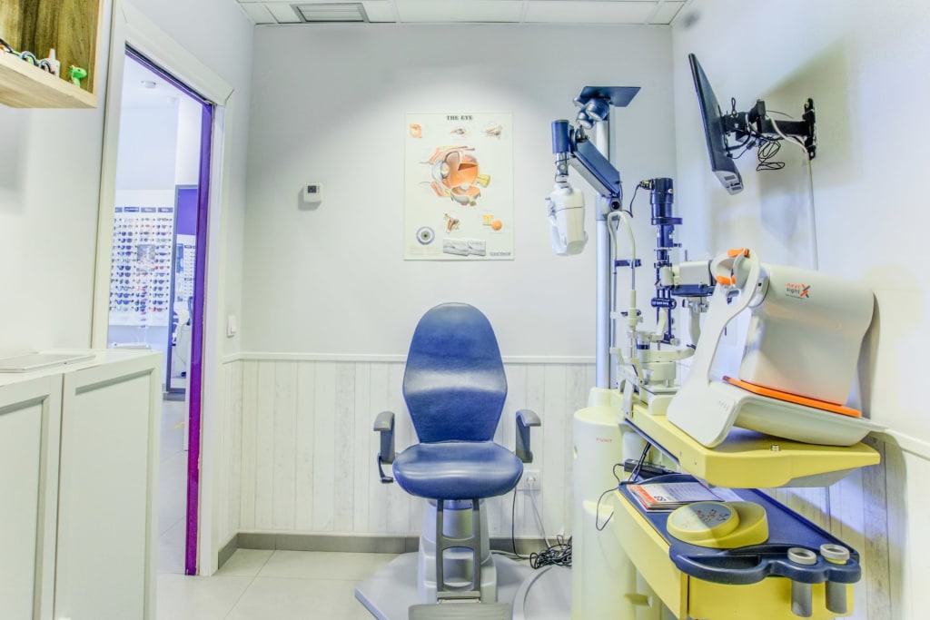 Tienda audiólogo C/ Ayacucho s/n Ed. Mar de Cristal, junto a Centro Comercial Gran Vía de Hortaleza 28043 MADRID interior