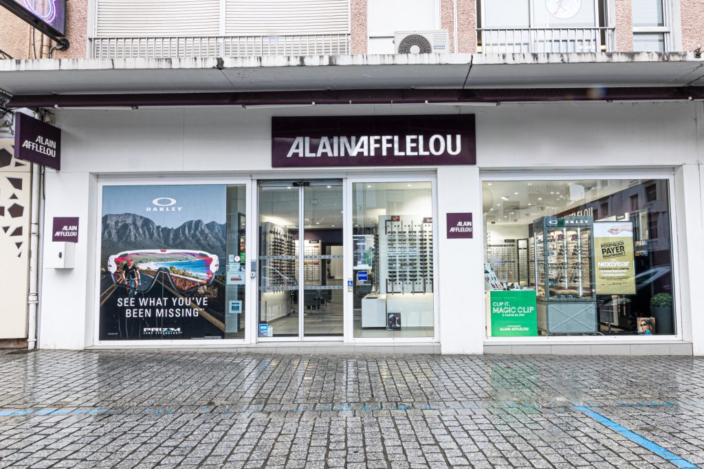 Magasin Opticien 4 place Marcadal 65100 LOURDES extérieur