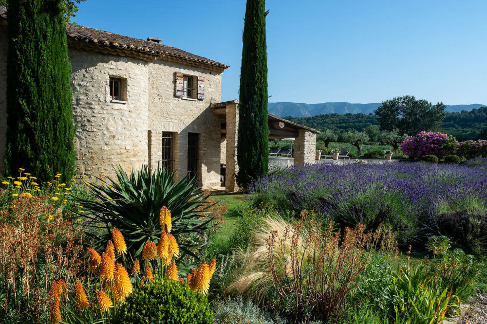 Photographs of Bastide du Calavon villa in Provence - Image 5 of 57