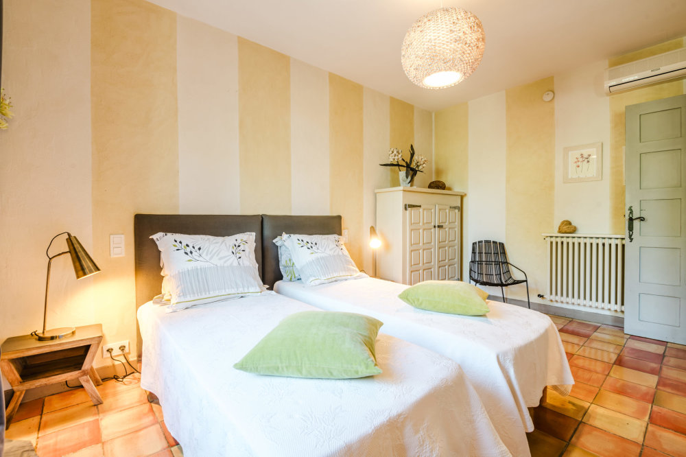 Photographs of Mas des Rocailles villa in Provence - Image 20 of 41