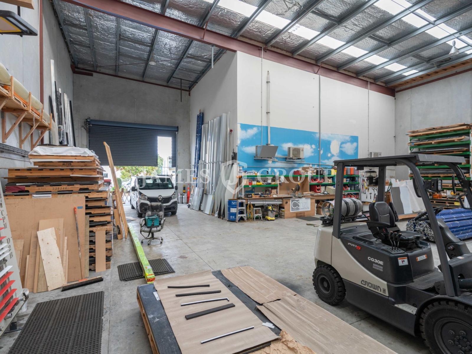 553m² Henderson Industrial | Available Now