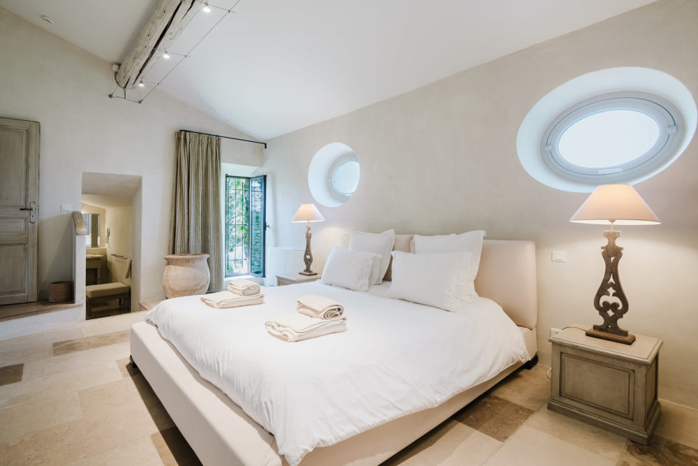 Photographs of La Maison de Cabrières villa in Provence - Image 15 of 27