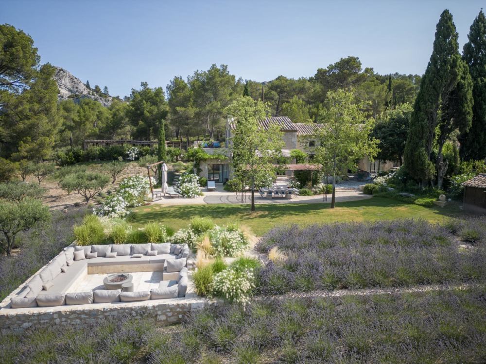 Photographs of Mas des Peintres villa in Provence - Image 2 of 46