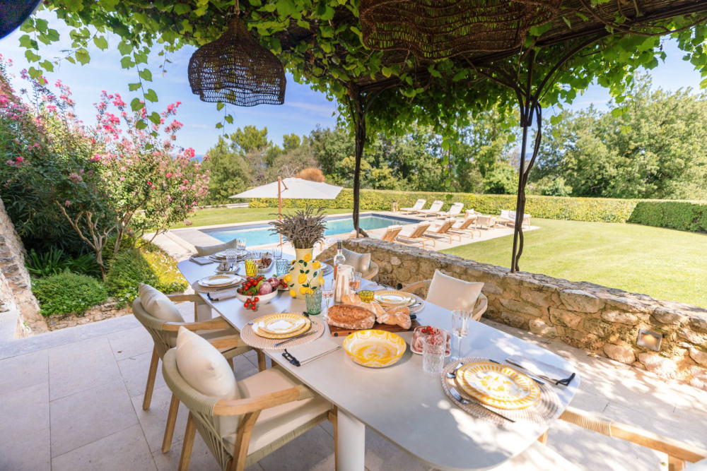 Photographs of New! Mas de la Lyre villa in Provence - Image 6 of 46