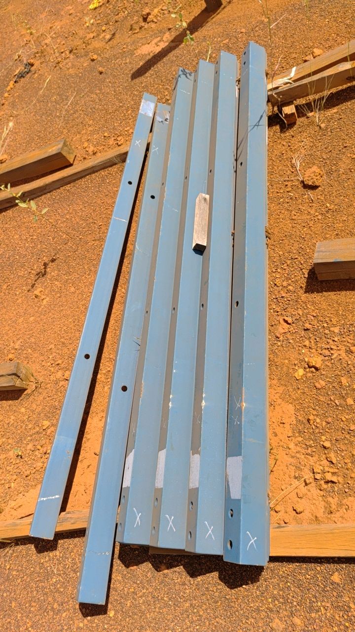 Lot of Metal Structures / BOX D11