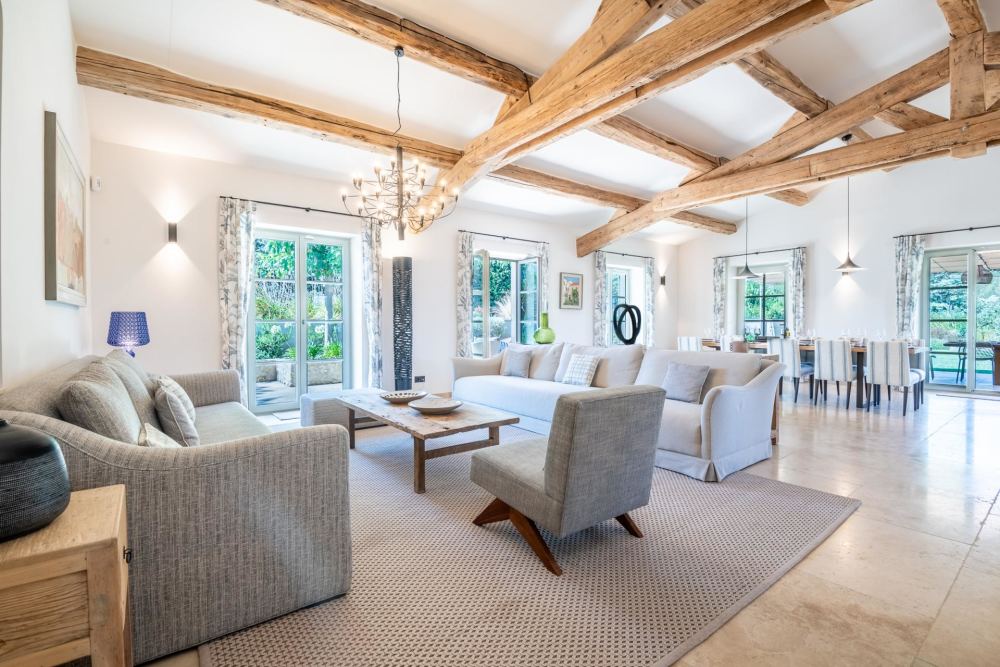 Photographs of Mas des Mimosas villa in Provence - Image 6 of 47