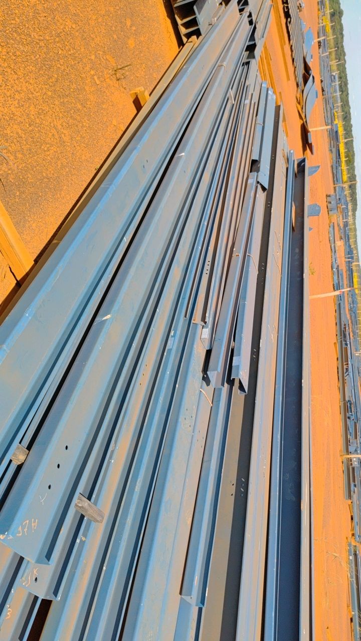 Lot of Metal Structures / BOX 12