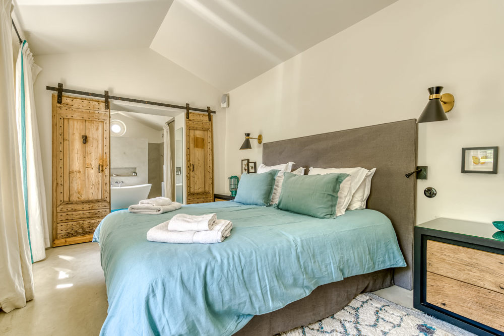 Photographs of Le Mas des Amandiers villa in Provence - Image 34 of 41
