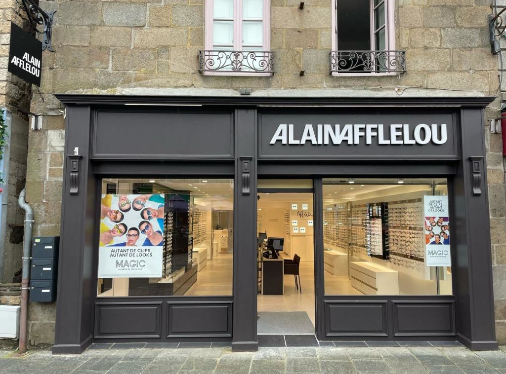 Magasin Opticien 6 place Albert Parent 35270 COMBOURG extérieur