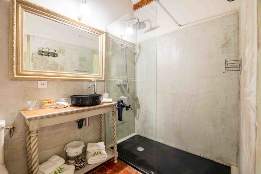 Photographs of Mas des Reflets villa in Provence - Image 34 of 61