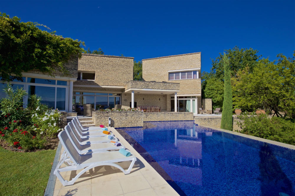 Photographs of A Laise en Provence villa in Provence - Image 3 of 25