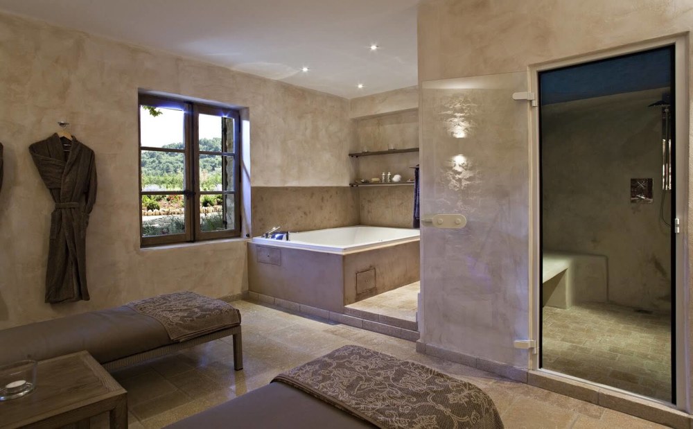 Photographs of Bastide du Calavon villa in Provence - Image 46 of 57