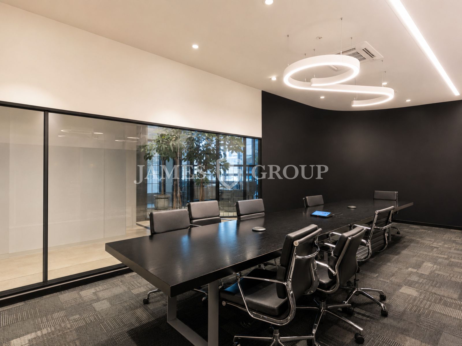 Large City Works Depot Office | 585m²