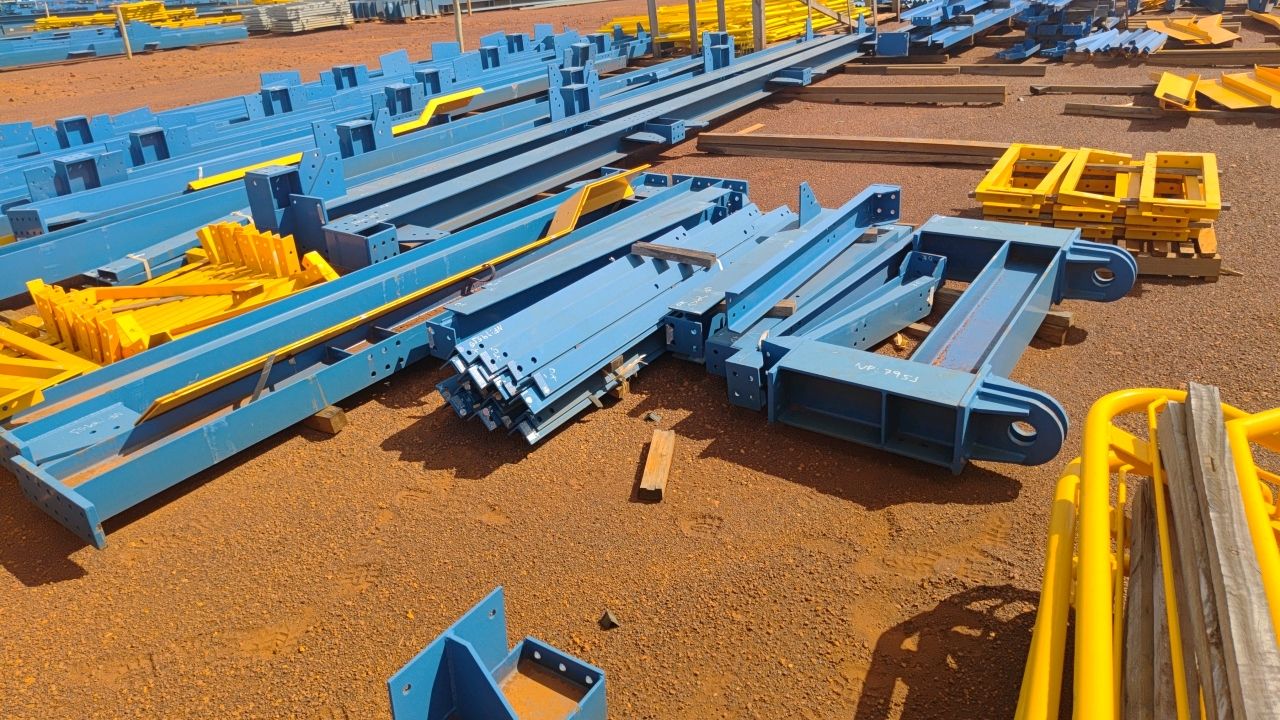 Lot of Metal Structures/ Street 3 / BOX D9-E6