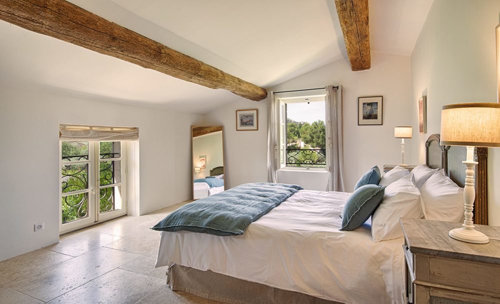 Photographs of Mas de Isa villa in Provence - Image 17 of 41