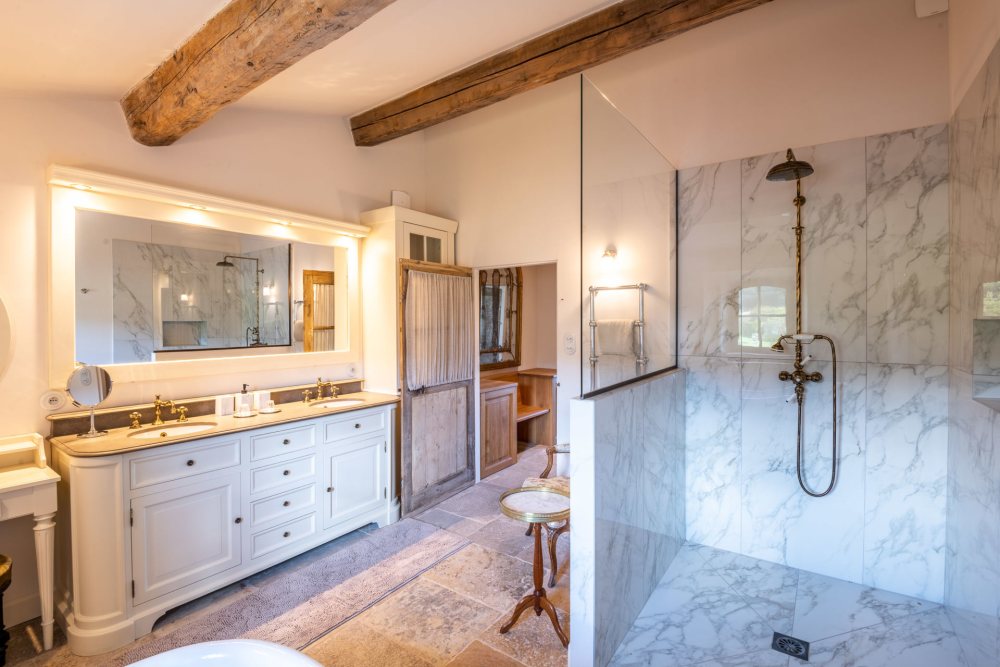 Photographs of Domaine du Lys villa in Provence - Image 20 of 45